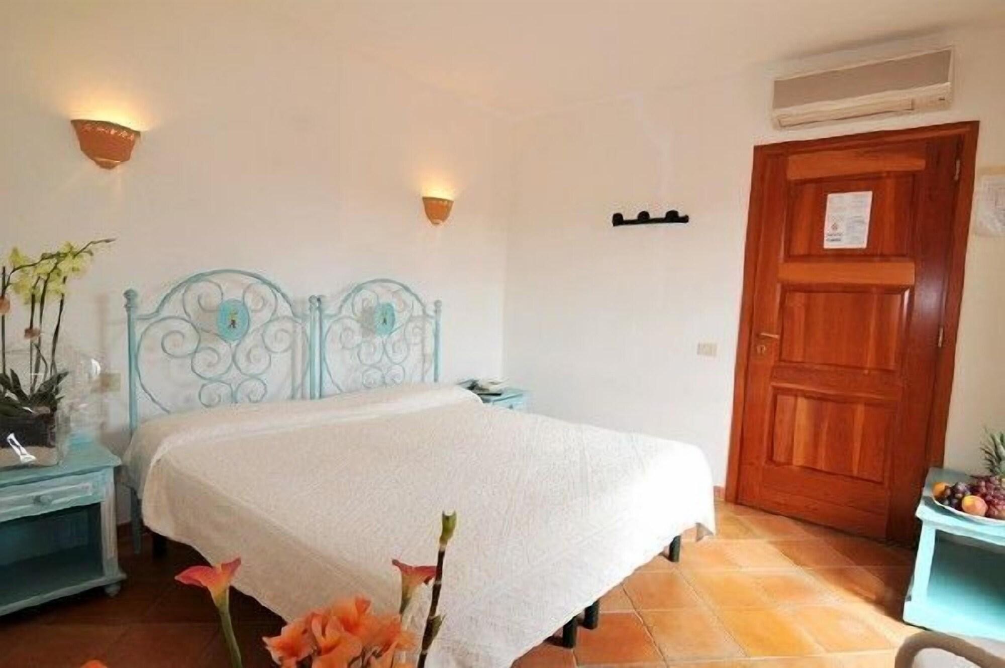 Hotel Il Piccolo Golf Porto Cervo Bagian luar foto