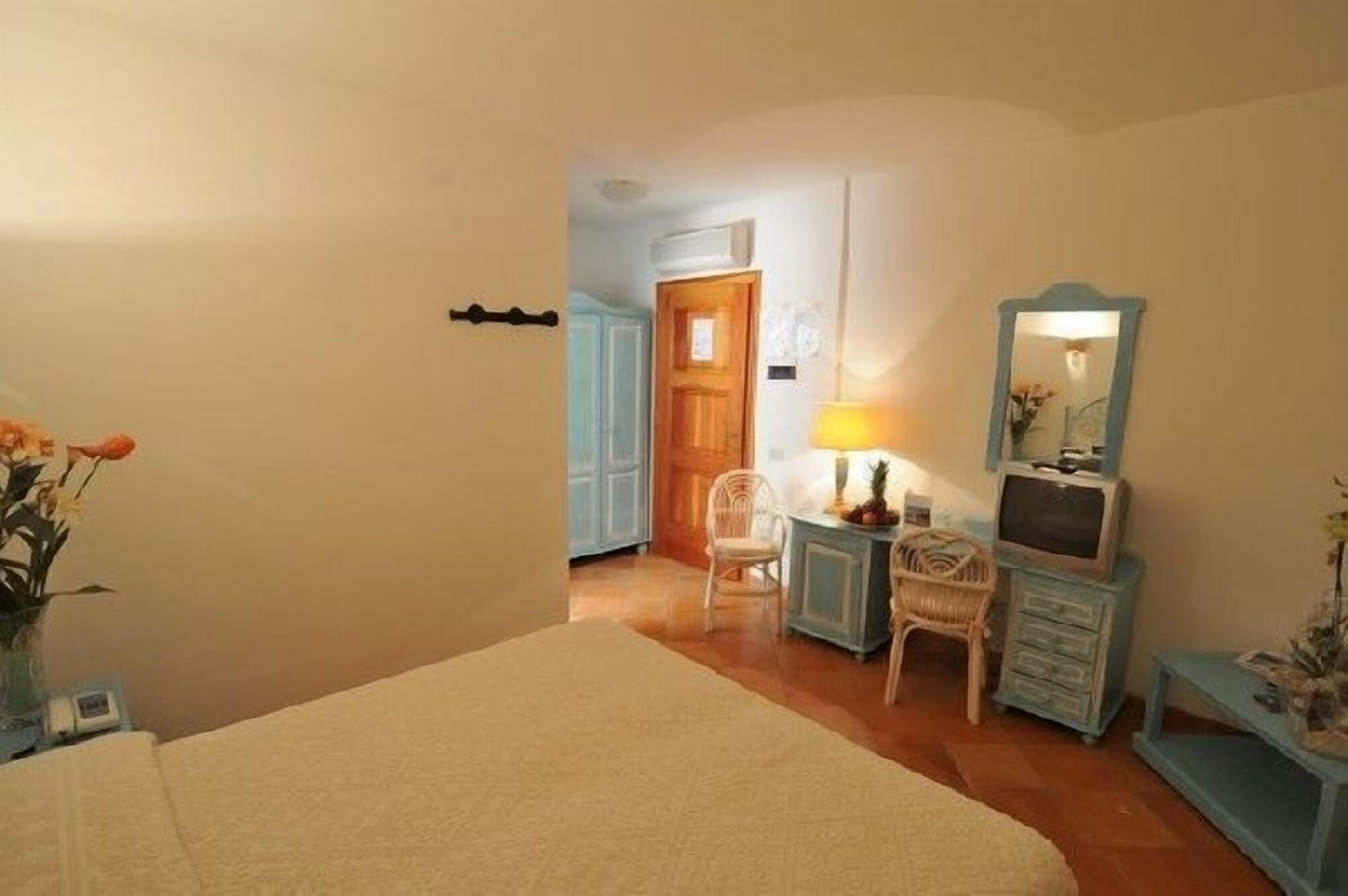 Hotel Il Piccolo Golf Porto Cervo Bagian luar foto