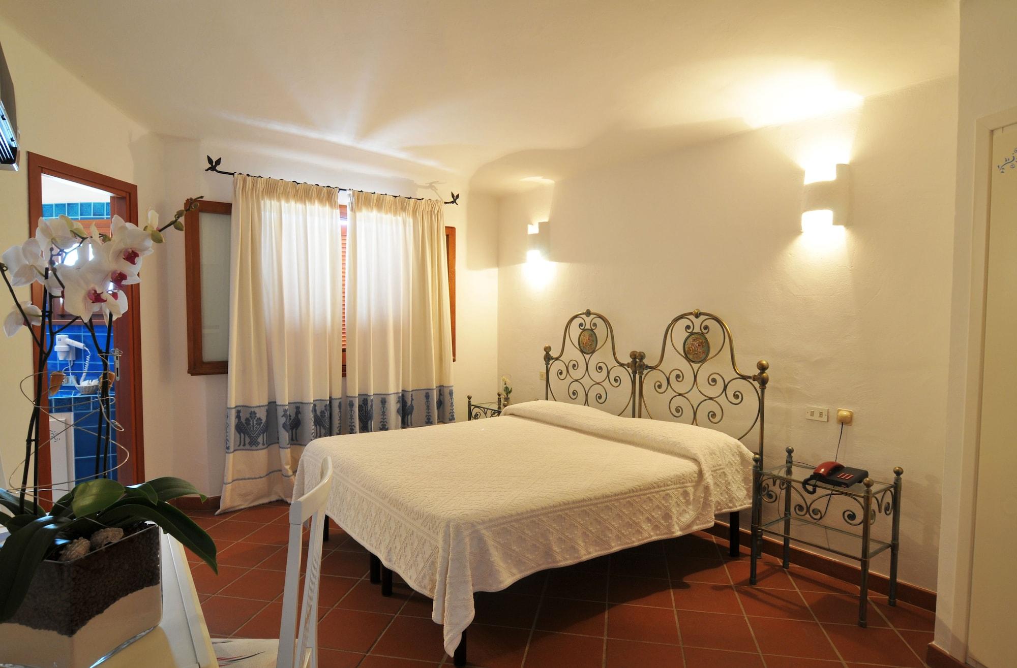 Hotel Il Piccolo Golf Porto Cervo Bagian luar foto