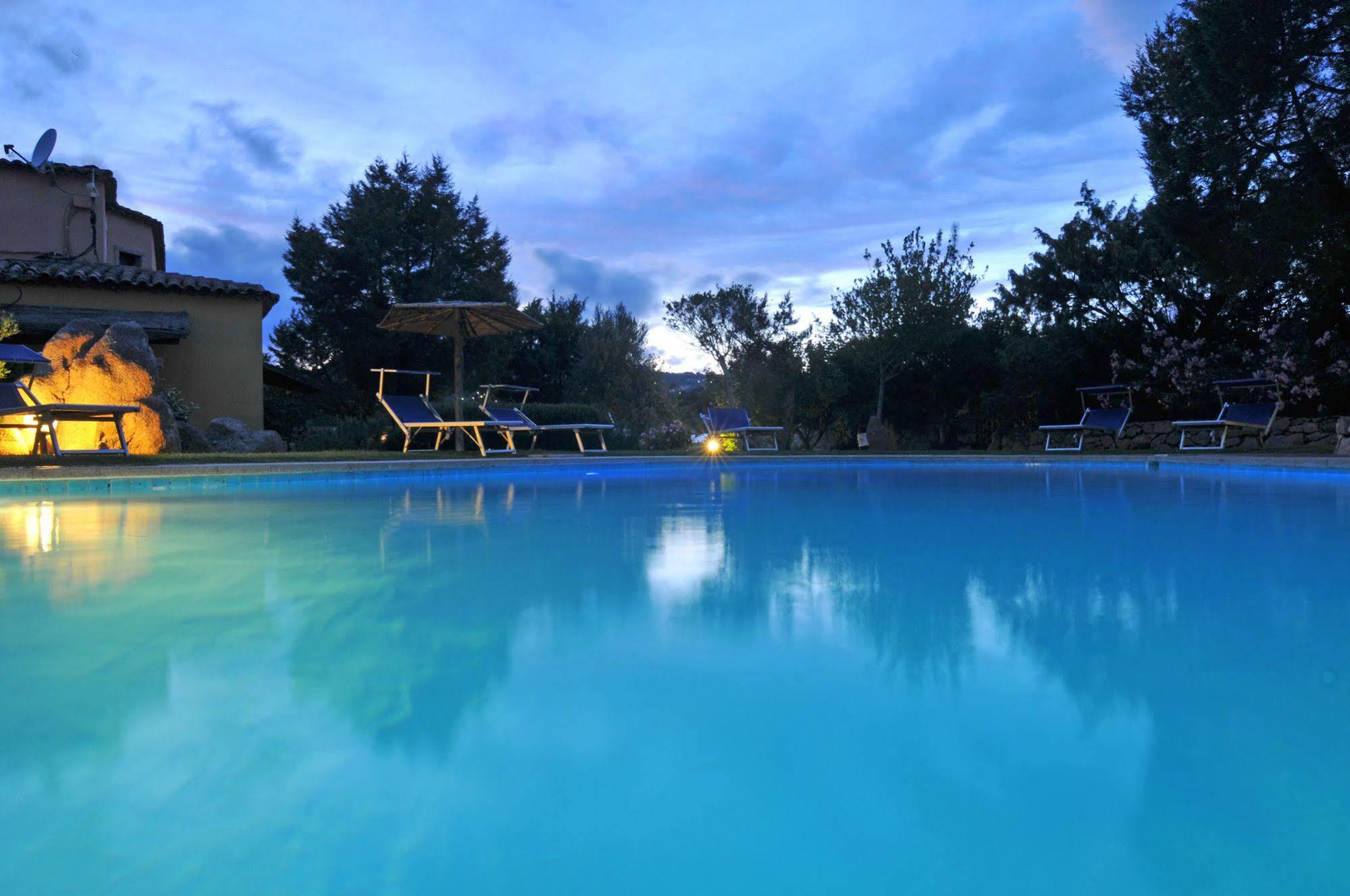 Hotel Il Piccolo Golf Porto Cervo Bagian luar foto