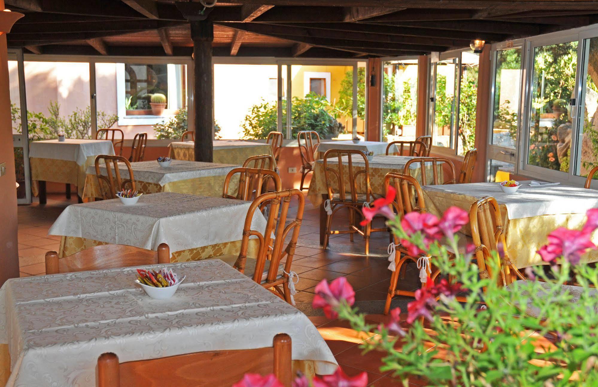 Hotel Il Piccolo Golf Porto Cervo Bagian luar foto